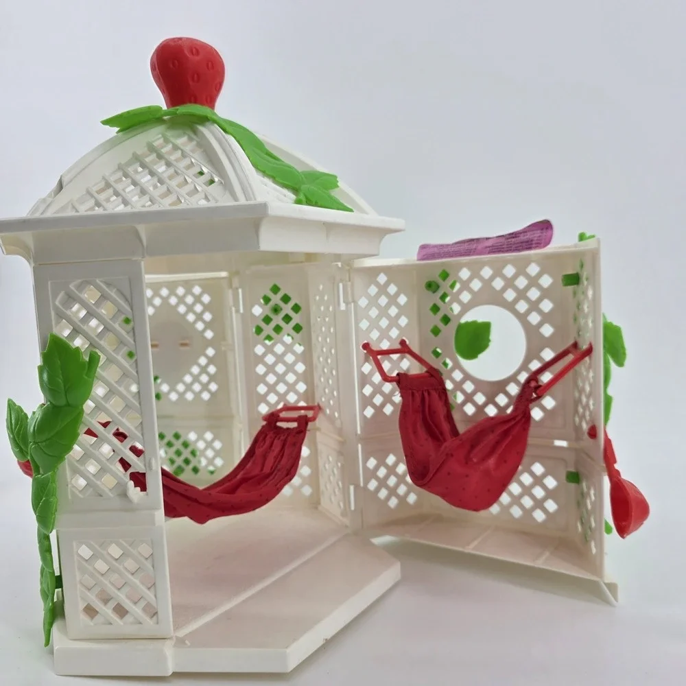 Strawberry Shortcake Garden House Gazebo 1981 grill Table Chairs Vintage Kenner